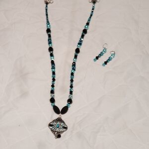 Chic Black and Blue Beaded Necklace Set
